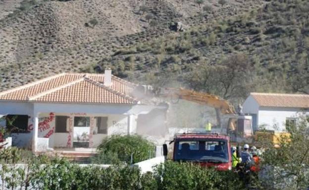 Propietarios de casas ilegales piden modificar la LOUA para regularizar más viviendas