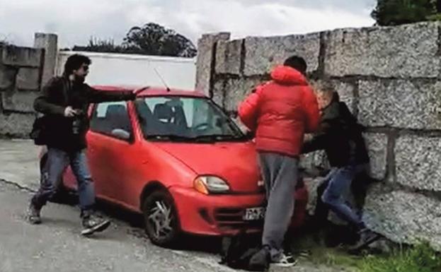 Dos encapuchados apalean al capo del narcotráfico gallego y su hijo en su chalé