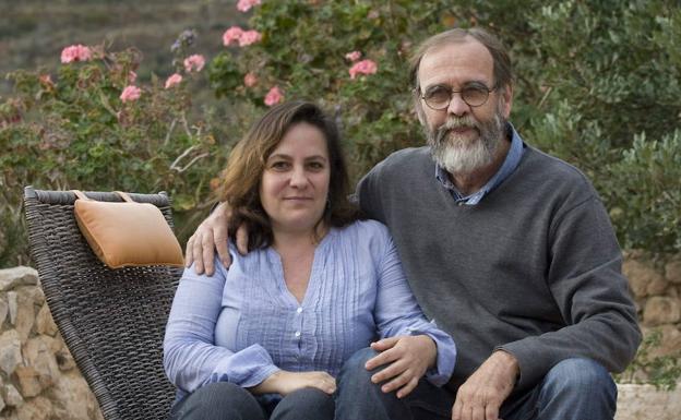 Resurrección Galera, con su pareja. /EFE