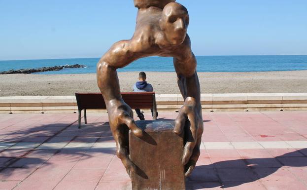 Así luce la nueva gran escultura del paseo marítimo de Almería