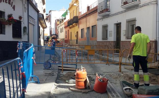 Trabajos de asfaltado en la calle Santísimo. /Ideal