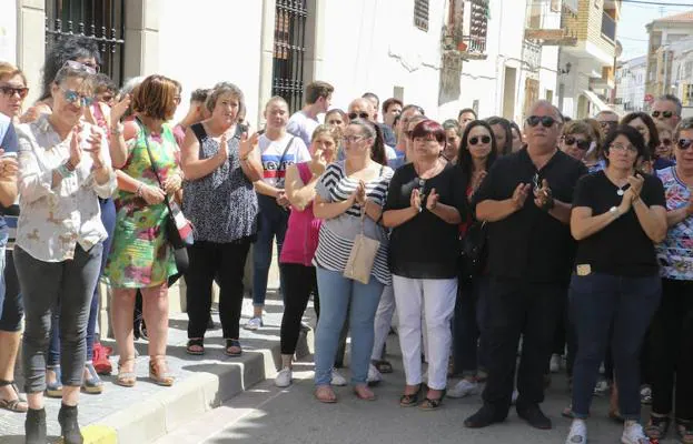 Guadahortuna Muestra Su Repulsa Por El Crimen Machista De Su Vecina Ideal