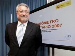 El ministro de Sanidad y Consumo, Bernat Soria, durante la presentación del Barómetro Sanitario 2007. /EFE/