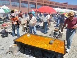 PAELLA. El Ayuntamiento invitó a sus vecinos. / IDEAL/