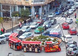 El tren turístico es uno de los clásicos de la campaña comercial. :: ROMÁN/