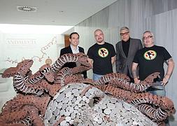 El delegado de Cultura, Antonio José Lucas, junto a los creadores del documental. :: MULLOR/