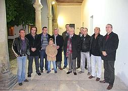 Alfareros, el arqueólogo municipal y el presidente de Plaza Vieja. :: ROMÁN/