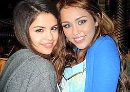 Miley Cyrus siente celos de Selena Gomez y Vanessa Hudgens