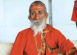 Prahlad Jani, también conocido como "Mataji", que afirma haber vivido sin comida ni agua desde 1940.//