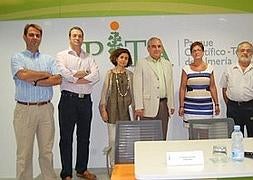 Gabriel Ocaña, Joaquín Fernández, Catalina Barragán, Alfredo Sánchez, Adriana Valverde y R. del Pino. :: I. A./