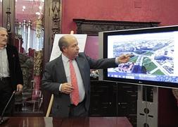 El alcalde de Granada presenta el proyecto. / ALFREDO AGUILAR/