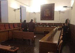 Condenados. Los dos acusados, ante el tribunal de la Audiencia Provincial. :: Ideal/