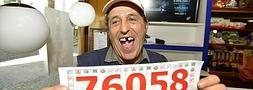 Francisco Castaño, uno de los afortunados con el premio del Gordo del año pasado.: EFE/