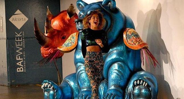 Enamorada Tini Stoessel aplaudió a rabiar a Peter Lanzani en el Tabarís