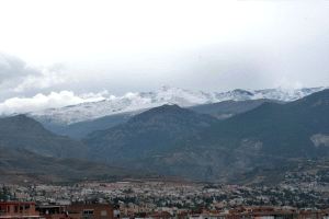 AYER. La sierra amaneció teñida de blanco tras la primera nevada de la temporada. / GONZÁLEZ MOLERO/