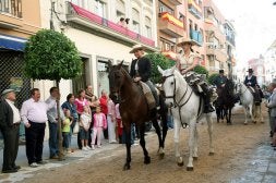 . Desfile de caballos durante la mañana del sábado. / MIGUEL ÁNGEL/