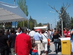 Vecinos de Martos durante la celebración de la Fiesta de la Primavera. / R. LÓPEZ/