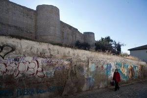 Abandono. El anunciado paseo es todavía un camino desaliñado y nada idílico. :: ALFREDO AGUILAR/