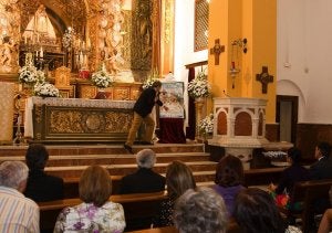 Antonio Posadas presenta el cartel del Año Jubilar de la Virgen de la Cabeza. :: JAVIER MARTÍN/
