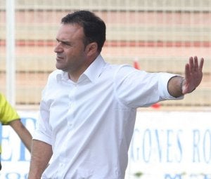 El almeriense José María Salmerón, seguirá al mando deportivo del primer equipo filial rojiblanco. ::
IDEAL/