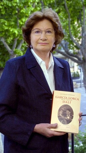 La escritora granadina Antonina Rodrigo. :: IDEAL/