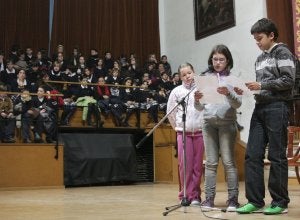Un momento del acto con alumnos del colegio Juan Pasquau. :: ROMÁN/