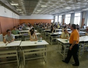 Opositores de enseñanza realizan los exámenes en una convocatoria anterior. :: GONZÁLEZ MOLERO/