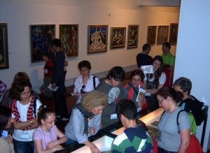 Turistas transitando por las salas del Museo Rafael Zabaleta de Quesada. :: J. A. GARCÍA-MÁRQUEZ/