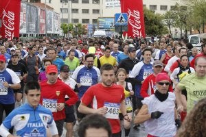 El VI Memorial Padre Marcelino va camino de convertirse en un clásico del calendario de atletismo local gracias a su alta participación. :: ALFREDO AGUILAR/