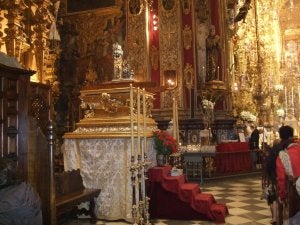 Las reliquias de San Juan de Ávila, en la iglesia de San Juan de Dios. :: J. M./