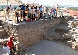 Las nuevas excavaciones han ampliado la parte descubierta del mosaico. :: ENRIQUE/