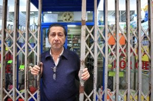 Enrique Ballesta ha echado el cierre definitivo a su negocio. :: RAMÓN L. PÉREZ/