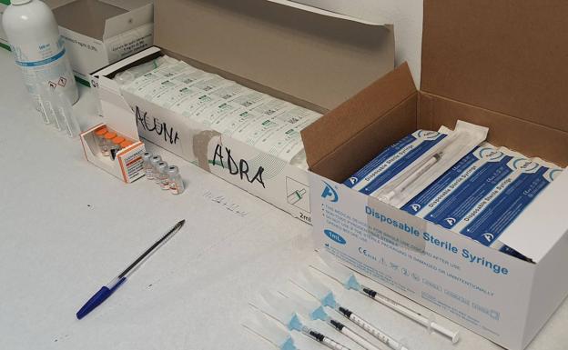 Más de 1.800 niños se vacunan en los centros de salud de Adra, Berja y Laujar