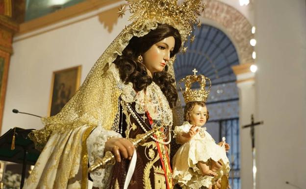 La Virgen del Carmen procesiona este sábado por el Puerto de Adra para celebrar el día grande