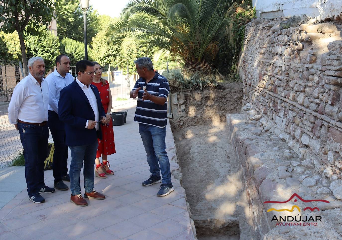 Los trabajos arqueológicos descubren parte de la antigua puerta del antiguo alcázar