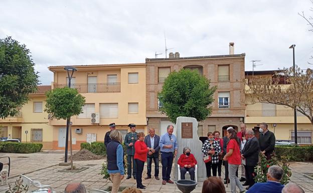 Monolito inaugurado en el Barrio Los Nogales de Zújar en memoria de 5 vecinos muertos en los campos de exterminio nazis 