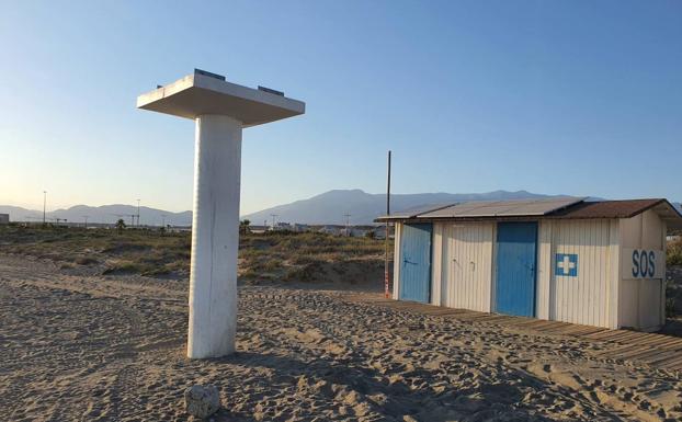 Vox denuncia la falta de torres de vigilancia en las playas este verano