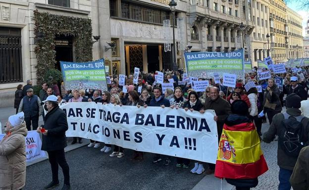 Balerma se manifiesta en Madrid para pedir soluciones definitivas para salvar su playa
