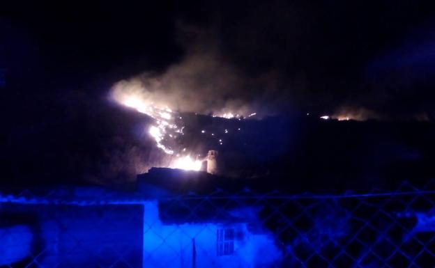 Tres incendios en Guadix en el mismo día movilizan a los bomberos