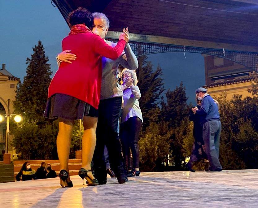 La Zubia reúne a aficionados al tango de toda la provincia en una milonga