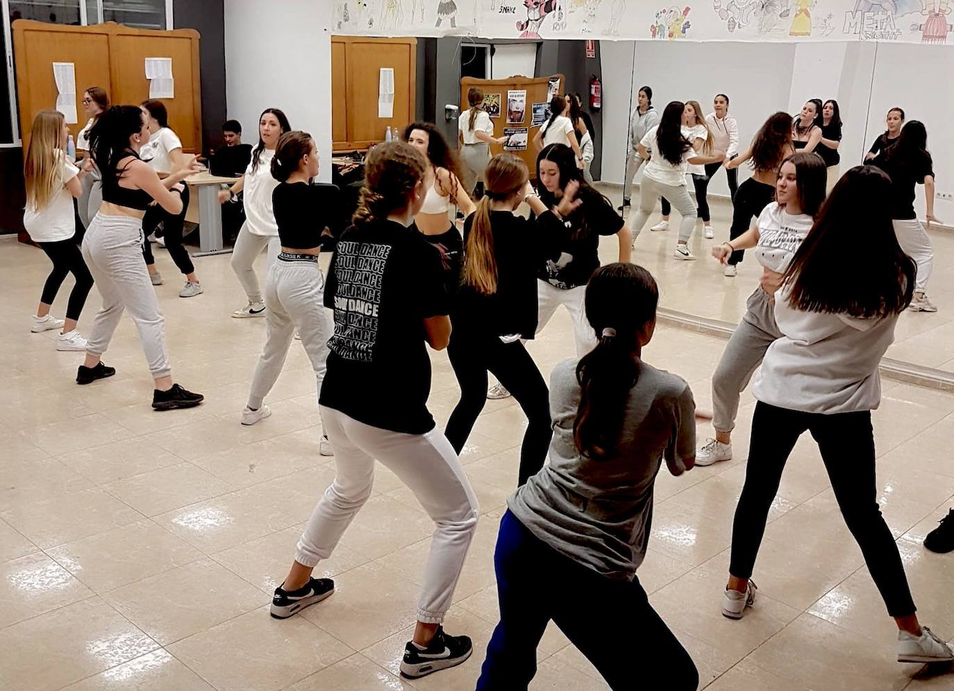 Más De 200 Jóvenes De La Zubia Aprenderán A Bailar Hip Hop En La Escuela De Danza Urbana La 5995