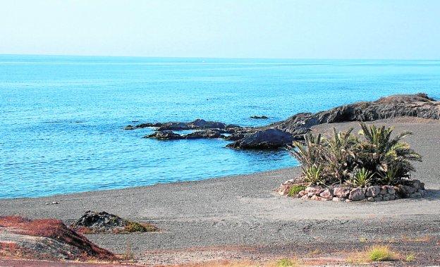 La playa de la Dolores es un reclamo para los turistas./MYRIAM ESCOBAR