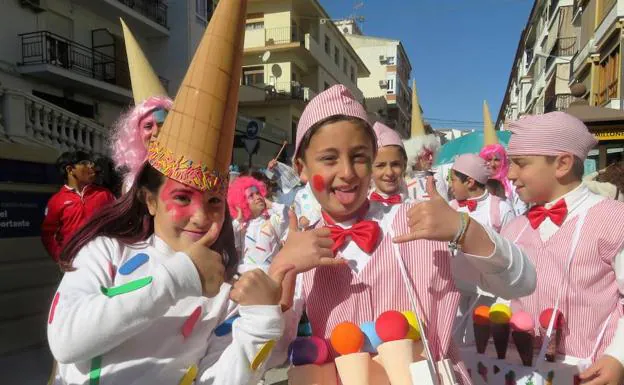 Los colegios lojeños 'lucen' su Carnaval en las calles