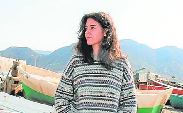 Nuria Ortega protagoniza 'Poeta y jóvenes' en la Biblioteca Municipal de Roquetas de Mar