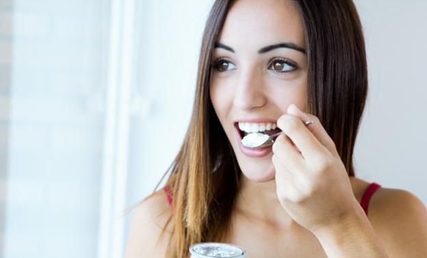 Cenar fruta yogur para adelgazar