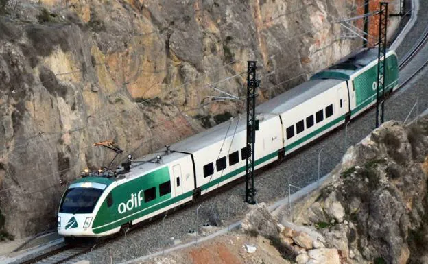 El ministro Ábalos hará el recorrido de la línea del AVE a Granada con el tren en pruebas el próximo 25