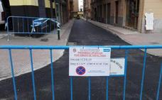 La grúa retira más de 70 vehículos de Camino Bajo de Huétor y de avenida de Cervantes