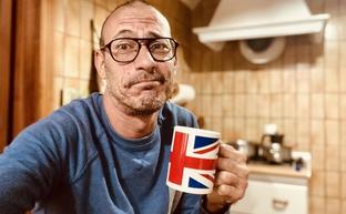 Miguel Ángel Martín en la cocina de su casa/