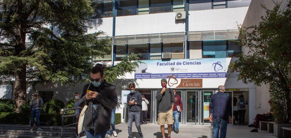 La UGR recibe 107.000 solicitudes y 11 carreras superan el 13 de nota de corte - Vimarsana News