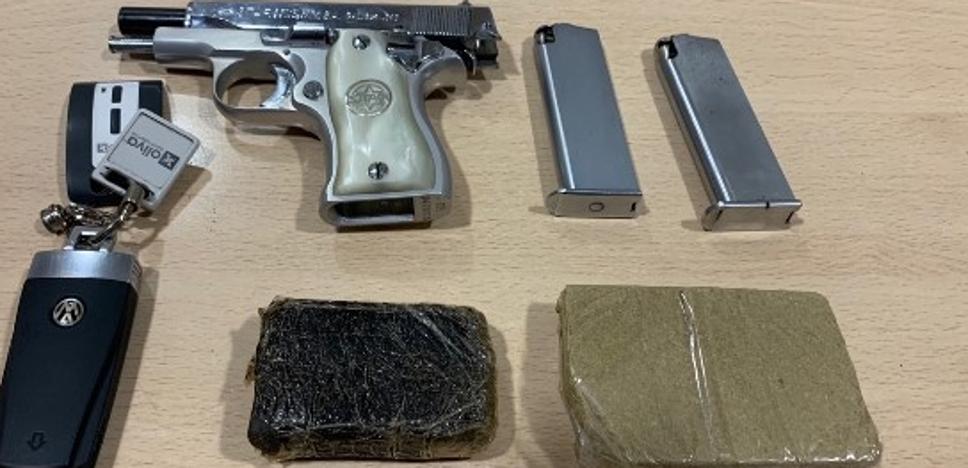 Narcos en Andalucía: Pillado con una pistola, 600 dosis de hachís y conduciendo sin carnet en La Zubia - Vimarsana News